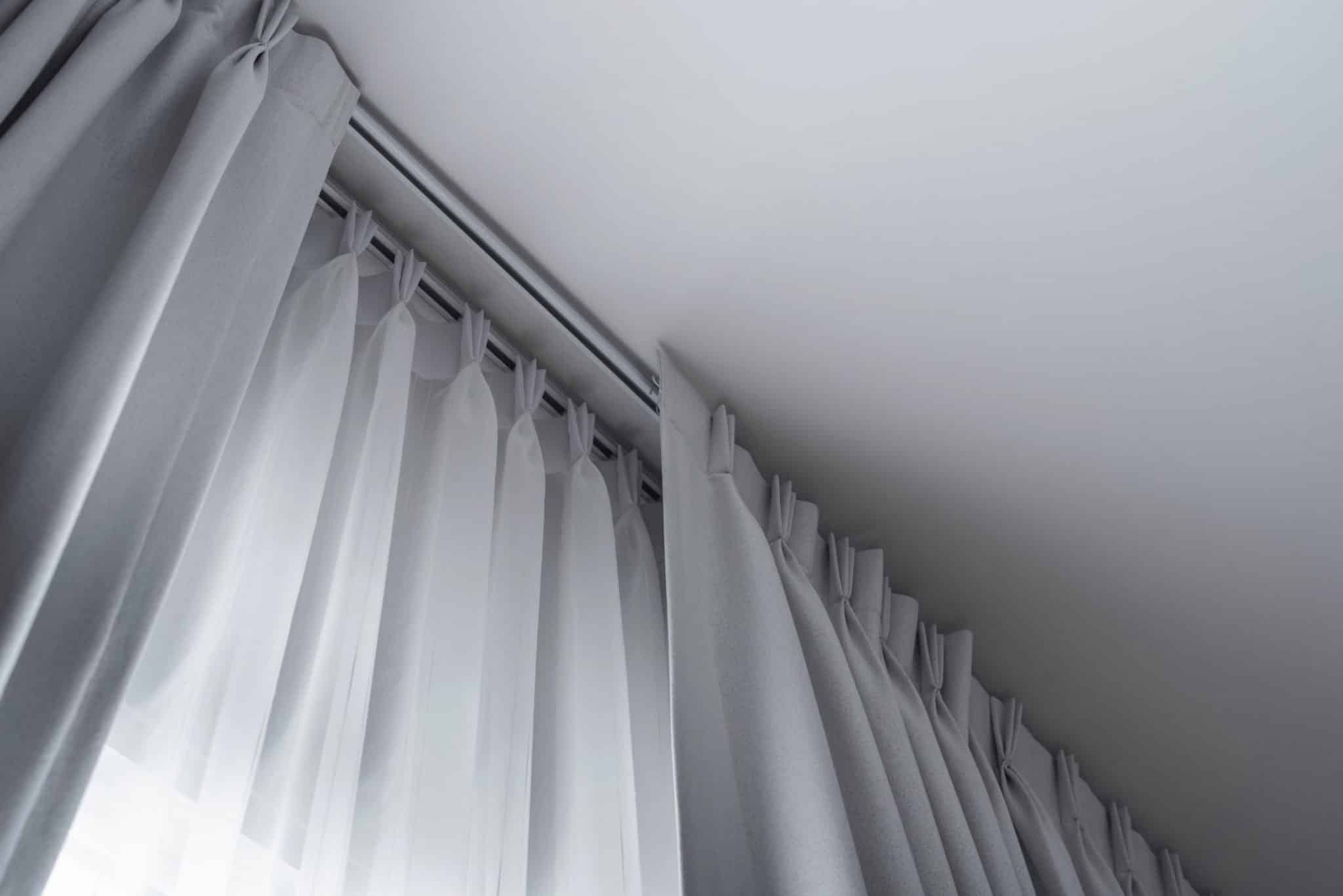 Tow Layers Curtain With Rails